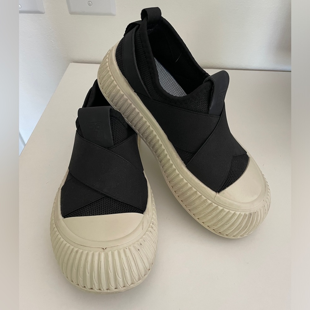 Sporty Stylish Sneaker 6.5